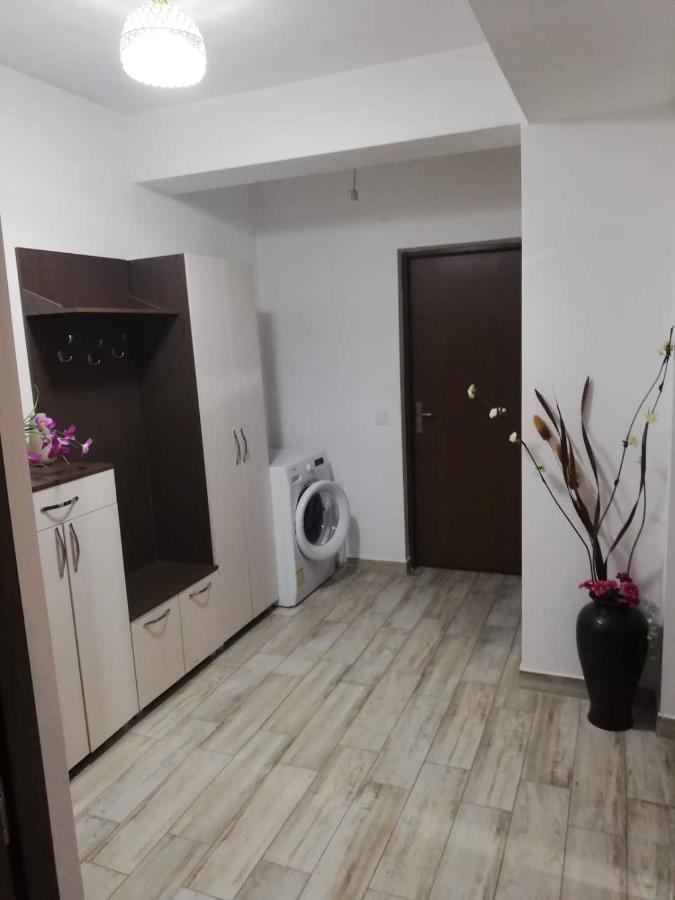 Ella Doo Apartament - 15 Min De Palas Hlincea Exteriör bild