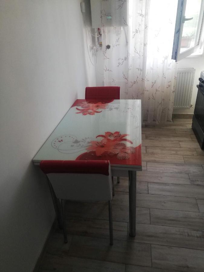 Ella Doo Apartament - 15 Min De Palas Hlincea Exteriör bild