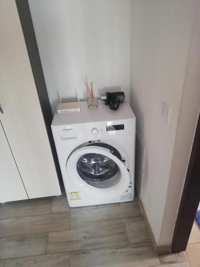 Ella Doo Apartament - 15 Min De Palas Hlincea Exteriör bild