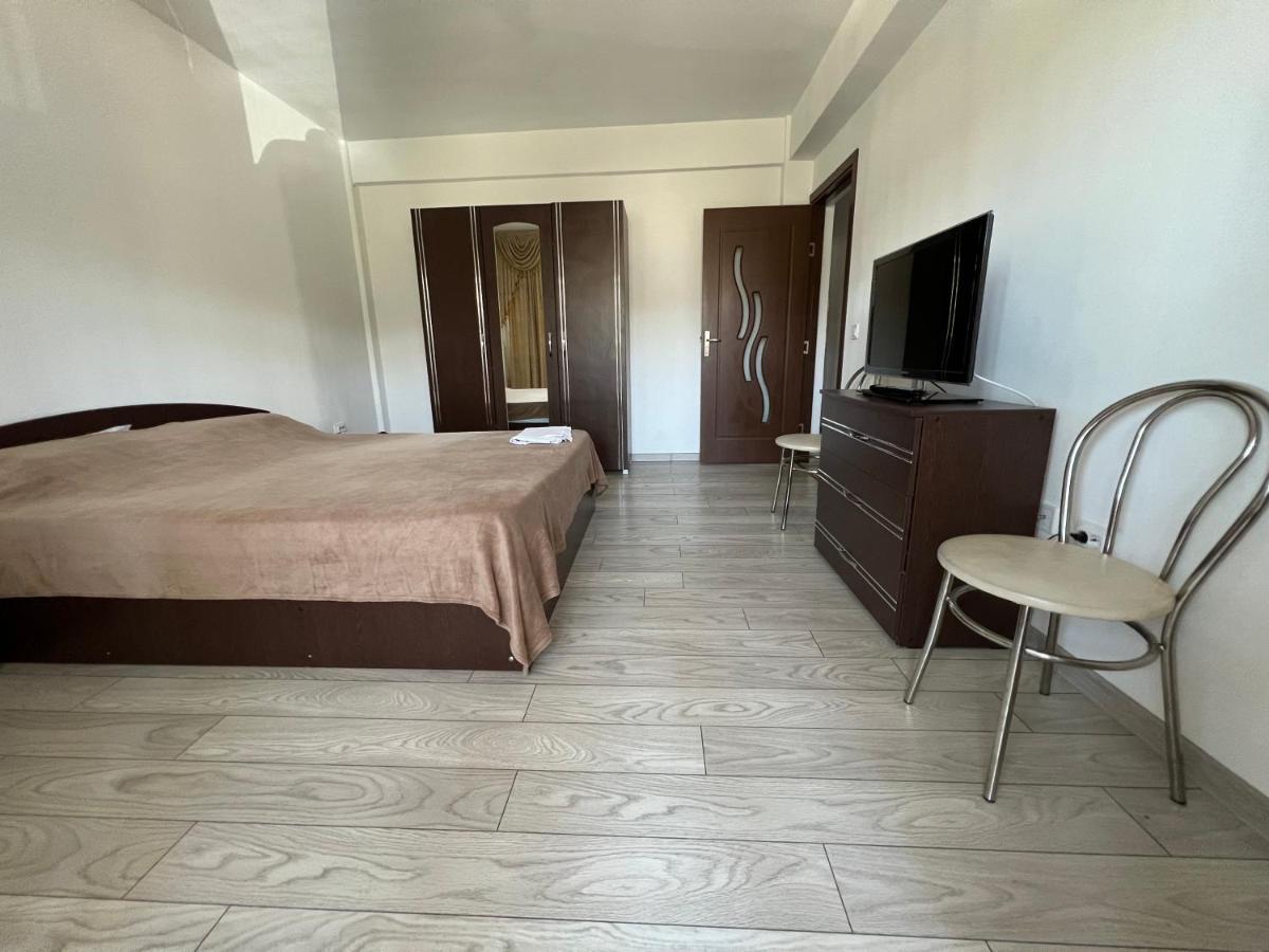 Ella Doo Apartament - 15 Min De Palas Hlincea Exteriör bild