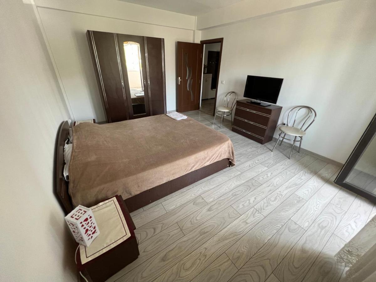 Ella Doo Apartament - 15 Min De Palas Hlincea Exteriör bild