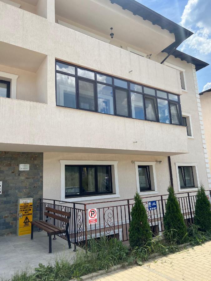Ella Doo Apartament - 15 Min De Palas Hlincea Exteriör bild